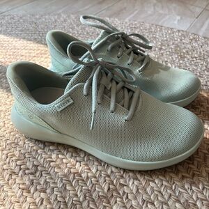 Kisik Sneakers Unisex Men’s 7.5 Wide Women’s 9 Wide